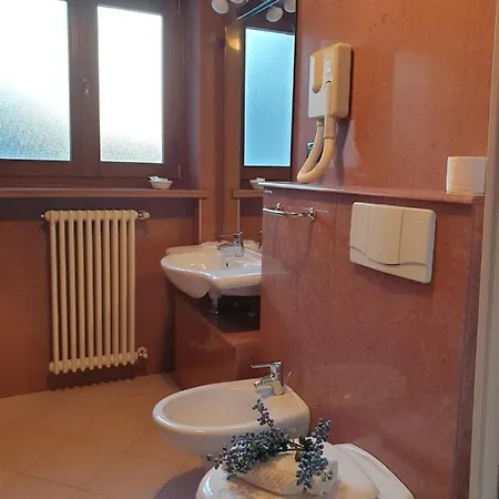 Casa Vacanze Orchidea Pinerolo Buitenkant foto