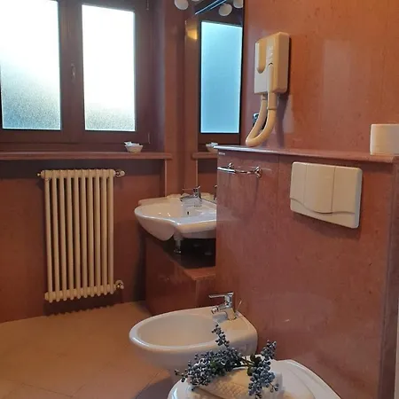 Casa Vacanze Orchidea Pinerolo Buitenkant foto